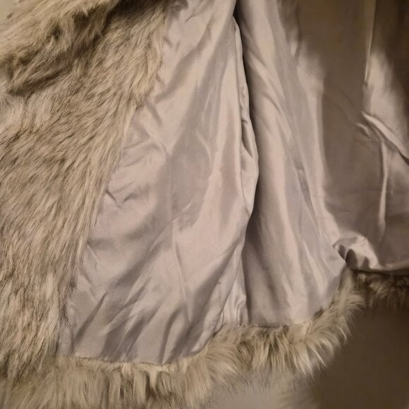 NWOT Venus Faux Fur Coat Small (Oversized) Ivory White Grey Tipping Hook Closure - Picture 4 of 11